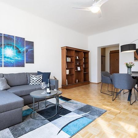 Bright And Spacious Attic Apartment Πράγα Εξωτερικό φωτογραφία
