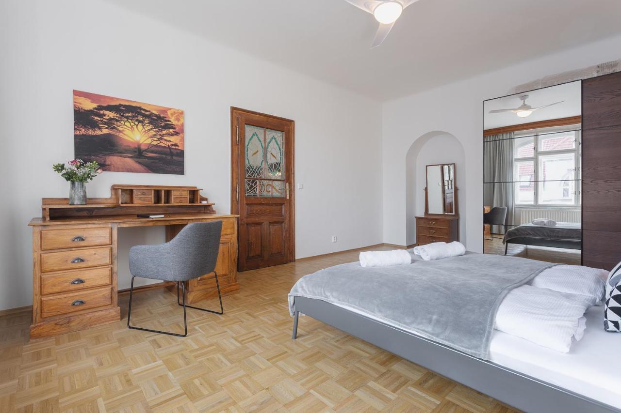 Bright And Spacious Attic Apartment Πράγα Εξωτερικό φωτογραφία