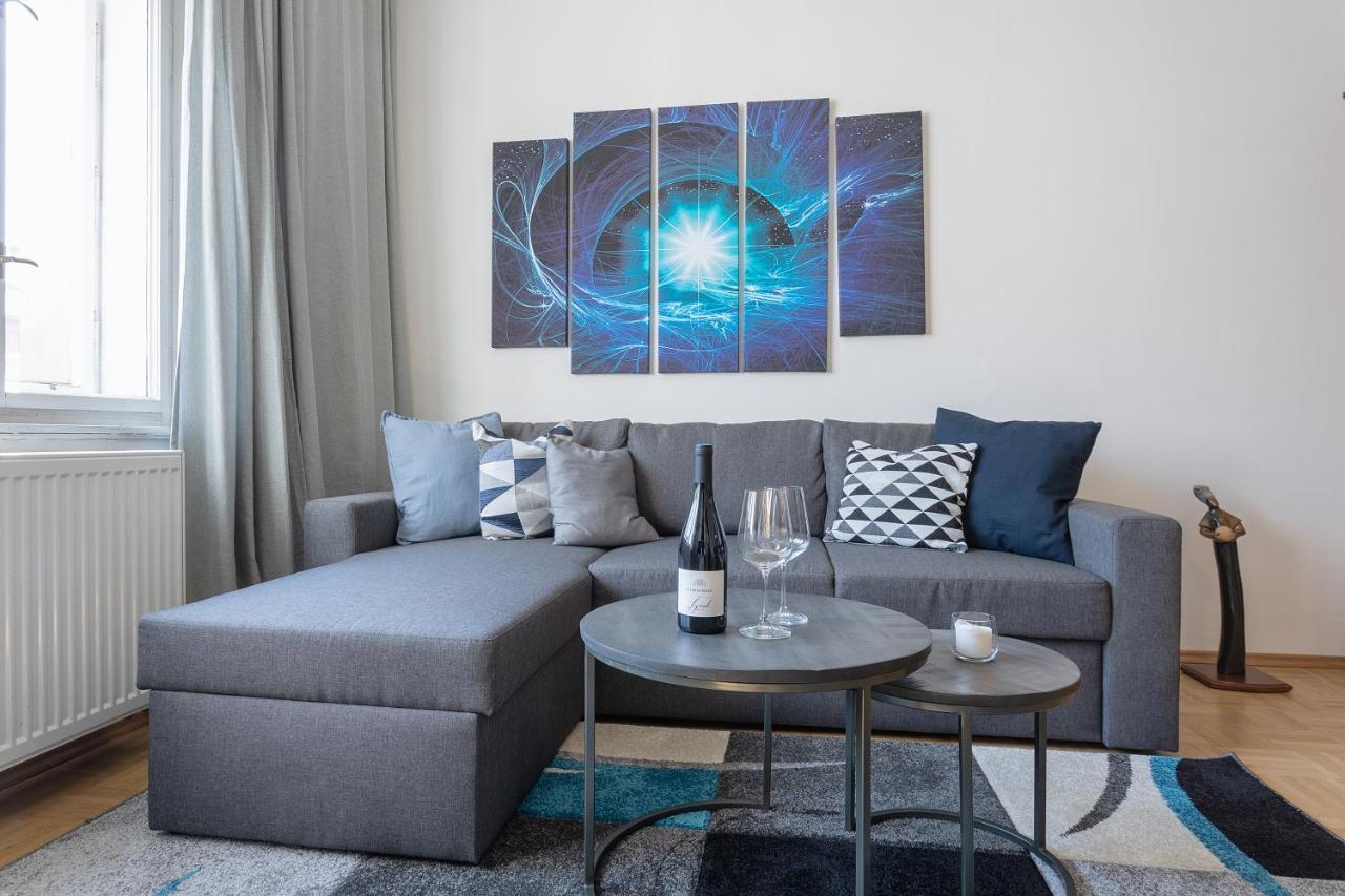 Bright And Spacious Attic Apartment Πράγα Εξωτερικό φωτογραφία