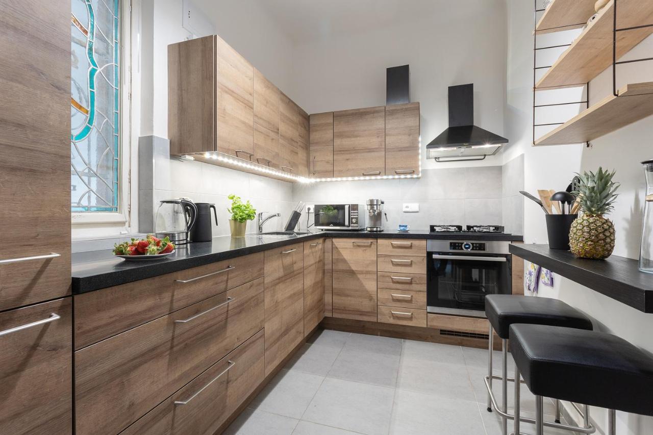 Bright And Spacious Attic Apartment Πράγα Εξωτερικό φωτογραφία