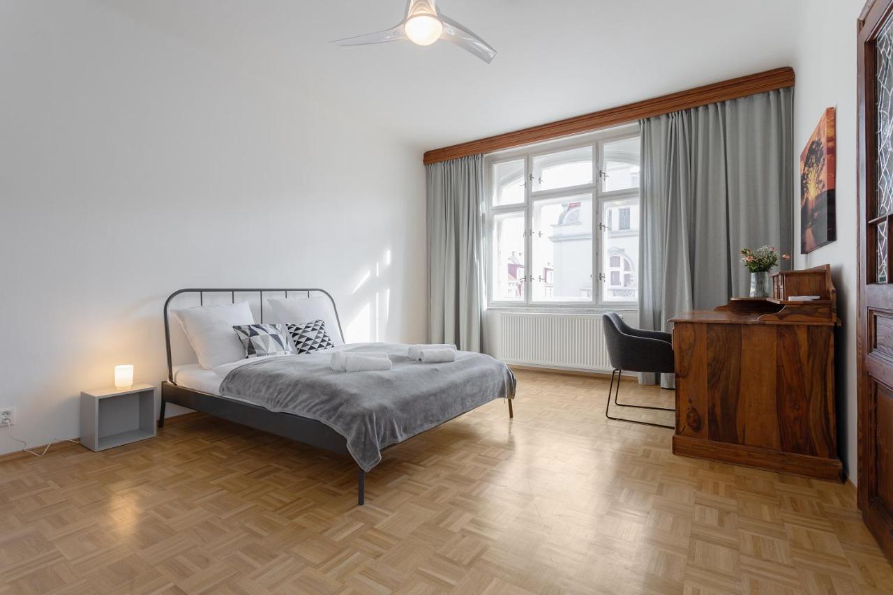 Bright And Spacious Attic Apartment Πράγα Εξωτερικό φωτογραφία