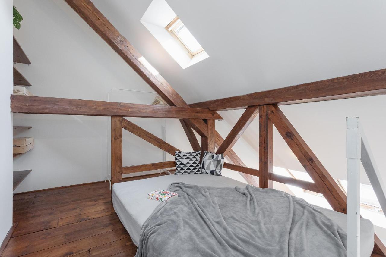 Bright And Spacious Attic Apartment Πράγα Εξωτερικό φωτογραφία