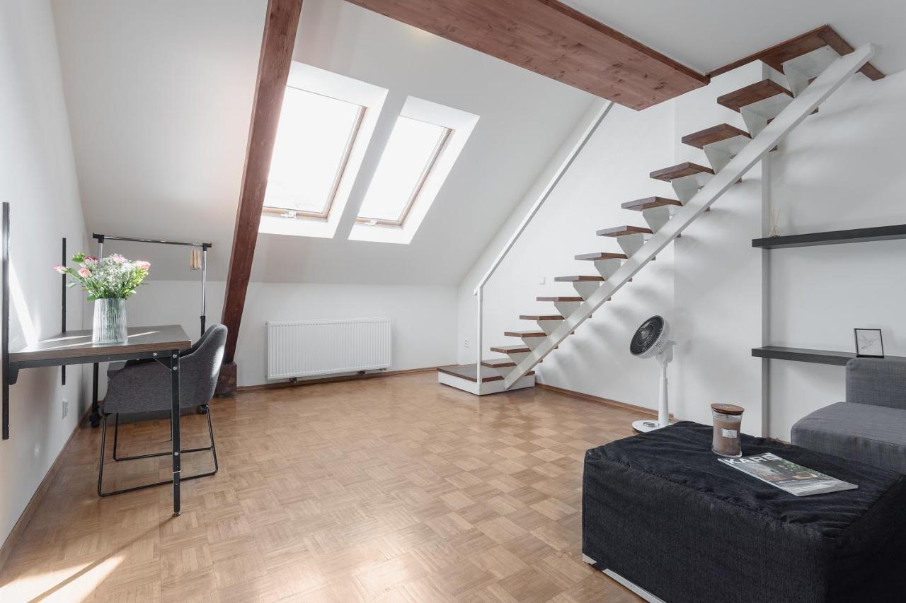 Bright And Spacious Attic Apartment Πράγα Εξωτερικό φωτογραφία