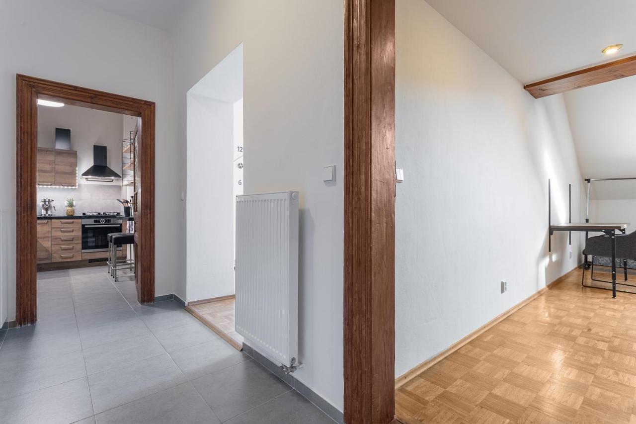 Bright And Spacious Attic Apartment Πράγα Εξωτερικό φωτογραφία